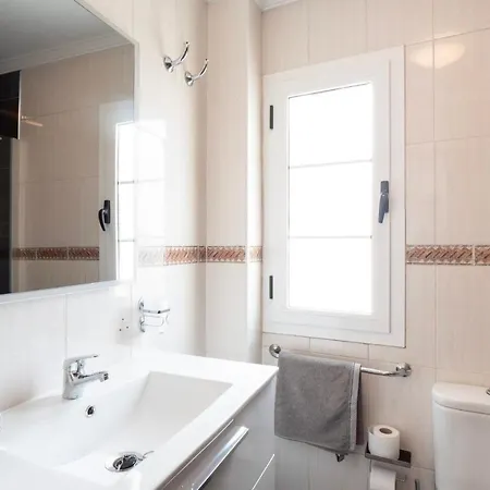 Comfortable And Modern Next To The Avenida In Holiday home *