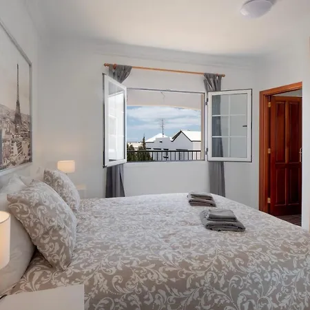 Comfortable And Modern Next To The Avenida In 別荘 ティアス
